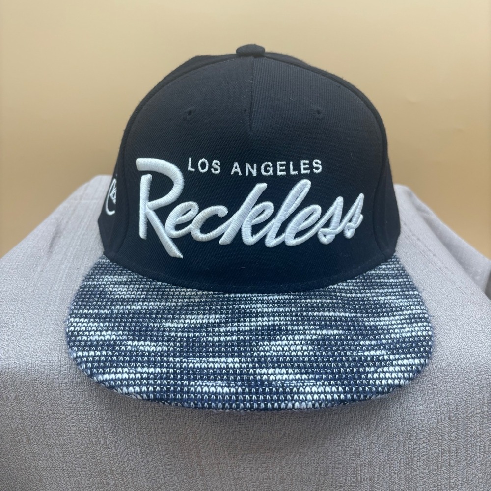 Young & Reckless Snapback Hat Mens OSFM Black Excellent Streetwear
